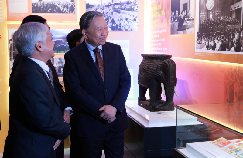 Tổng Bí thư Tô Lâm dự khai mạc Triển lãm “Đảng Cộng sản Việt Nam từ Đại hội đến Đại hội” -0