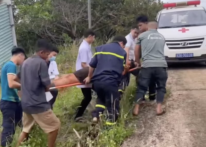 Giải cứu thanh niên rơi xuống hố sâu 10m khi đi làm rẫy -0