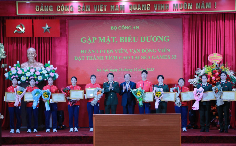 MPS honors public security coaches and athletes for outstanding achievements at 33rd SEA Games -0