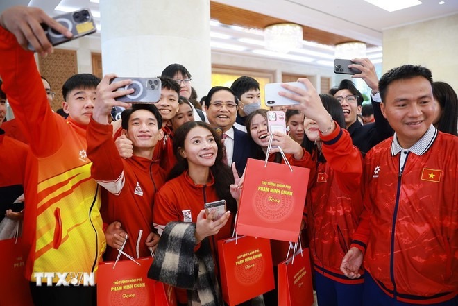 Prime Minister commends Vietnamese students winning international prizes -0
