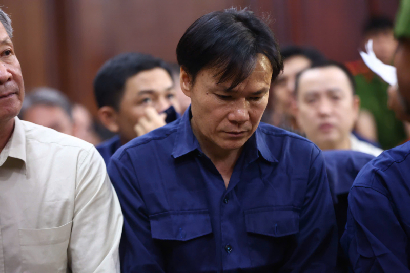 Tuyên án 53 bị cáo trong vụ án buôn lậu 1,7 triệu lít dầu -0