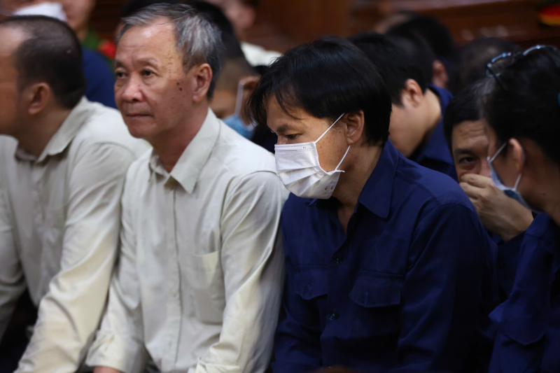 Tuyên án 53 bị cáo trong vụ án buôn lậu 1,7 triệu lít dầu -0