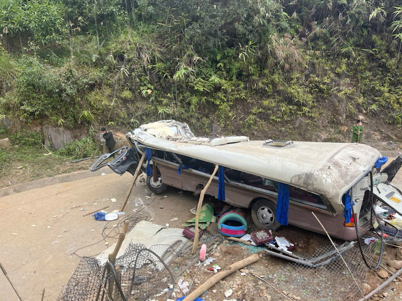 Xe chở người đi thiện nguyện bị tai nạn 9 người tử vong, nghi vấn xe mất phanh -0