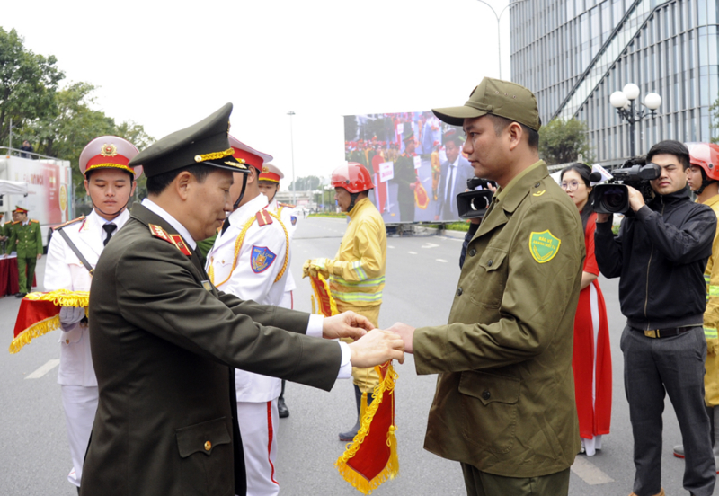 Diễn tập phương án chữa cháy, cứu nạn, cứu hộ tại các tòa nhà cao tầng ở Hà Nội -0