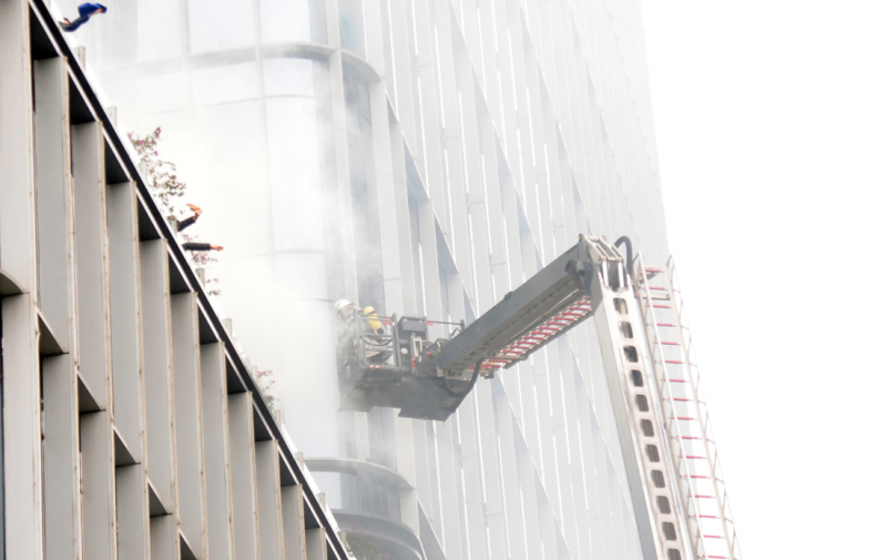 Diễn tập phương án chữa cháy, cứu nạn, cứu hộ tại các tòa nhà cao tầng ở Hà Nội -0