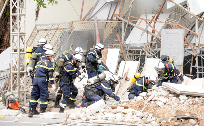 Diễn tập phương án chữa cháy, cứu nạn, cứu hộ tại các tòa nhà cao tầng ở Hà Nội -0