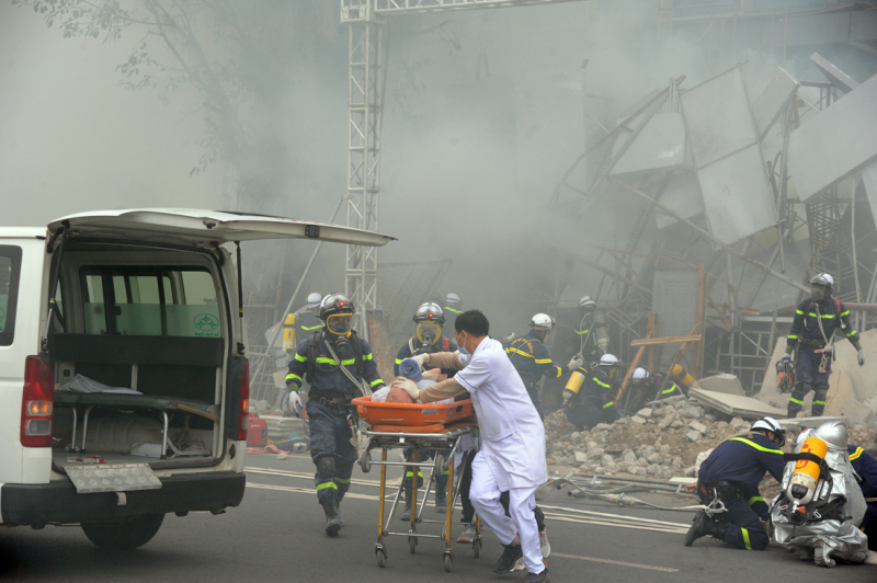Diễn tập phương án chữa cháy, cứu nạn, cứu hộ tại các tòa nhà cao tầng ở Hà Nội -0