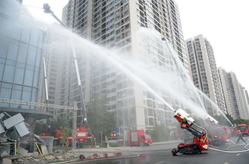 Diễn tập phương án chữa cháy, cứu nạn, cứu hộ tại các tòa nhà cao tầng ở Hà Nội -1