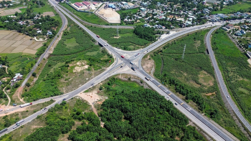 Điểm danh nguy cơ mất an toàn giao thông trên hai cao tốc lớn -0
