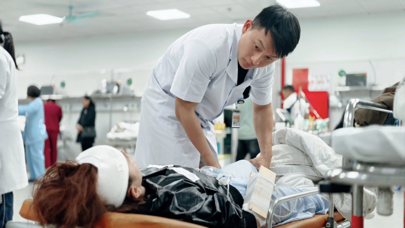 Bệnh viện Việt Đức và Bạch Mai tập trung cứu chữa các cho nạn nhân vụ lật xe ở Lào Cai -0