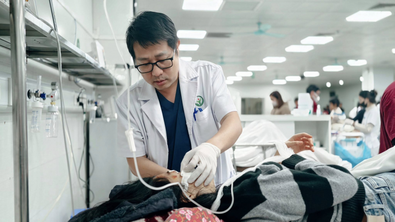 Bệnh viện Việt Đức và Bạch Mai tập trung cứu chữa các cho nạn nhân vụ lật xe ở Lào Cai -0