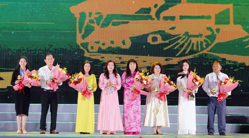 Khai mạc Lễ hội Văn hóa sông nước Cần Thơ năm 2025 -1