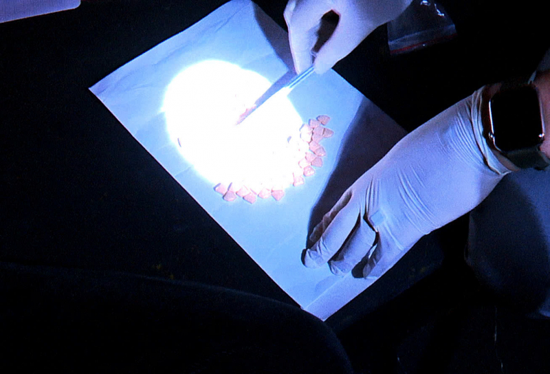 Đột kích hai quán bar tổ chức tiệc ma tuý  -2