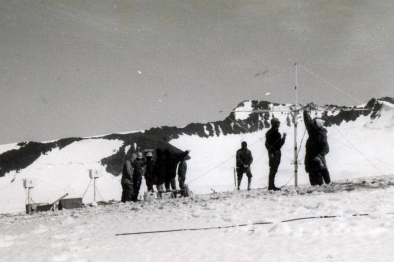 Bí ẩn hạt nhân vùi lấp trong băng tuyết Himalaya -0