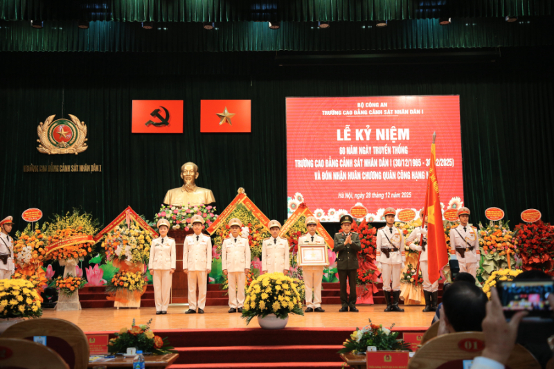 Trường Cao đẳng CSND I kỷ niệm 60 năm ngày truyền thống và đón nhận Huân chương Quận công hạng Nhì -0