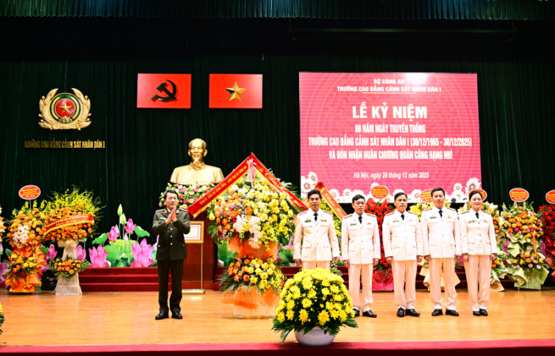 Trường Cao đẳng CSND I kỷ niệm 60 năm ngày truyền thống và đón nhận Huân chương Quận công hạng Nhì -0