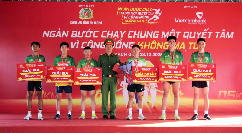 Hơn 1.000 người tham gia chạy marathon “Chung một quyết tâm - Vì cộng đồng không ma túy” -0