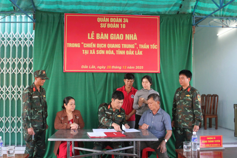 Đắk Lắk bàn giao 5 căn nhà đầu tiên trong “Chiến dịch Quang Trung” -0