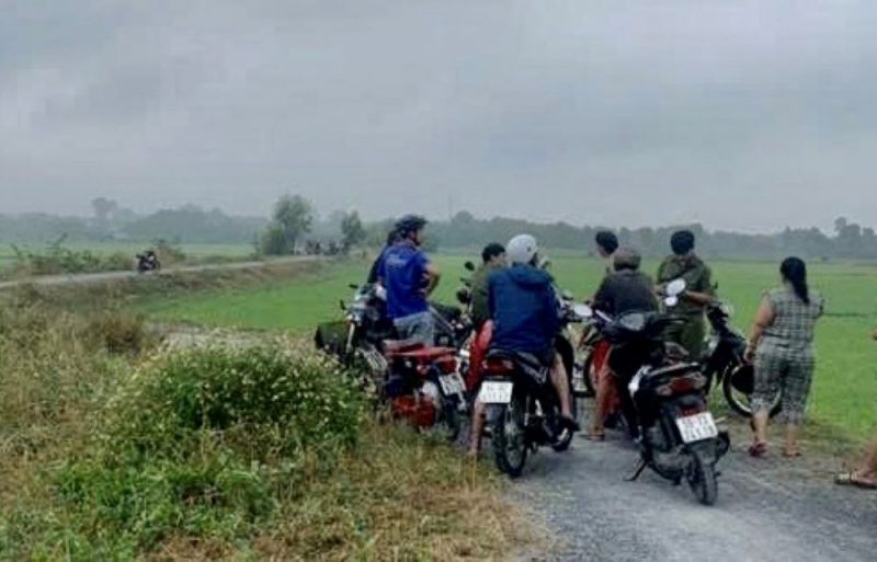 Người đàn ông tử vong bất thường trong lùm cây giữa cánh đồng -0