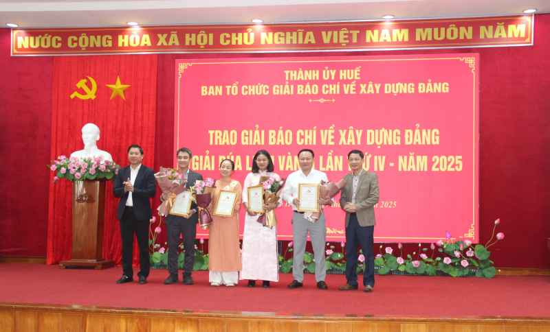 Báo chí có nhiều đóng góp thiết thực vào sự phát triển kinh tế - xã hội TP Huế -0