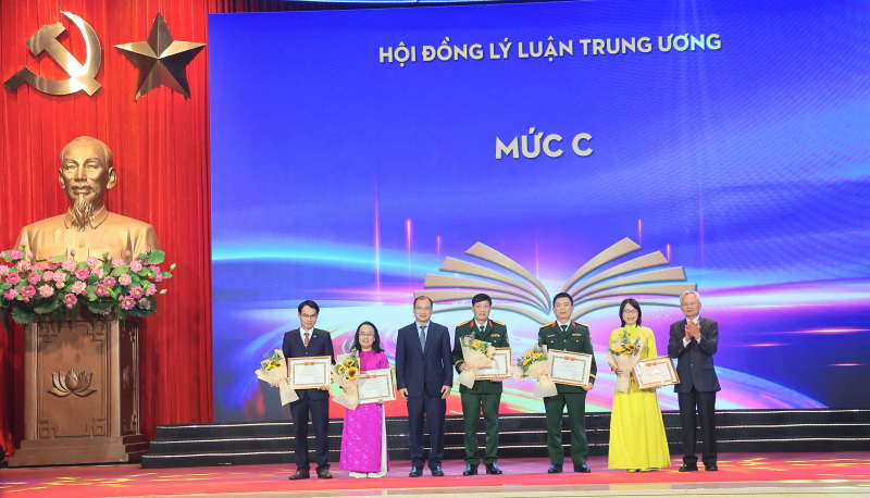 Trao Tặng thưởng các tác phẩm lý luận, phê bình văn học, nghệ thuật xuất bản năm 2024 -0