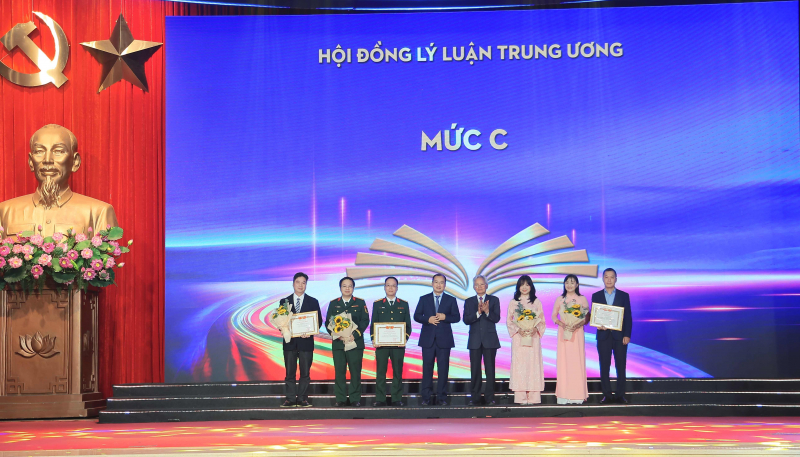 Trao Tặng thưởng các tác phẩm lý luận, phê bình văn học, nghệ thuật xuất bản năm 2024 -1