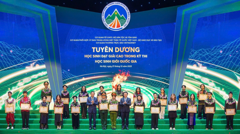 Agribank được vinh danh nhiều năm đồng hành Lễ tuyên dương học sinh, sinh viên, thanh niên dân tộc thiểu số xuất sắc, tiêu biểu -0