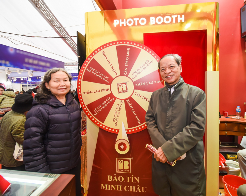 Gian hàng Bảo Tín Minh Châu “hút” khách tại hội chợ ASEAN++ 2025: Trang sức đẹp sang, nhận ngàn quà tặng -0