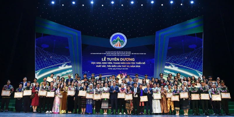 Agribank được vinh danh nhiều năm đồng hành Lễ tuyên dương học sinh, sinh viên, thanh niên dân tộc thiểu số xuất sắc, tiêu biểu -0