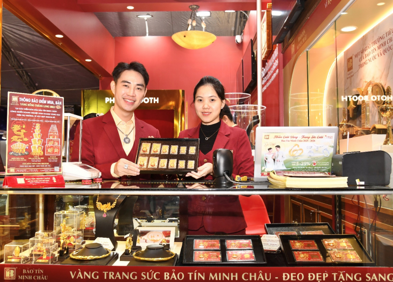 Gian hàng Bảo Tín Minh Châu “hút” khách tại hội chợ ASEAN++ 2025: Trang sức đẹp sang, nhận ngàn quà tặng -0