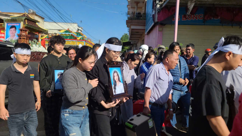 Xúc động hàng nghìn người dân tiễn đưa 4 nạn nhân tử vong trong vụ cháy ở Đắk Lắk -0