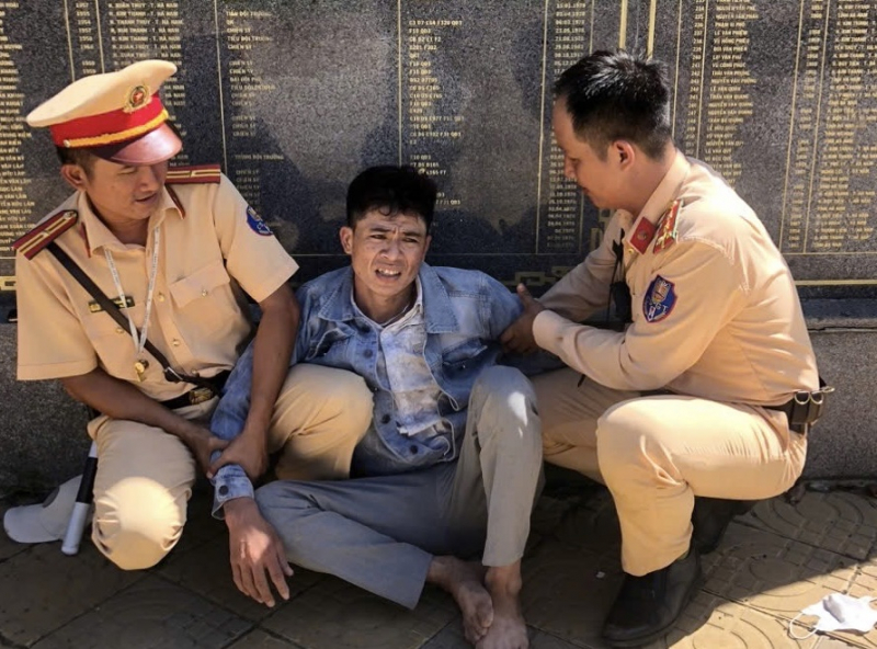 Ném ma túy rồi bỏ chạy nhưng không thoát được tổ CSGT -0