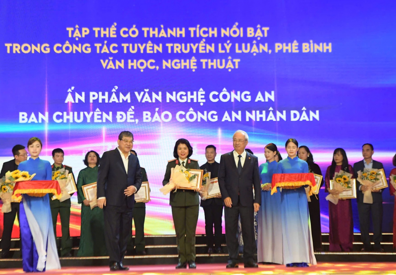 Trao Tặng thưởng các tác phẩm lý luận, phê bình văn học, nghệ thuật xuất bản năm 2024 -0