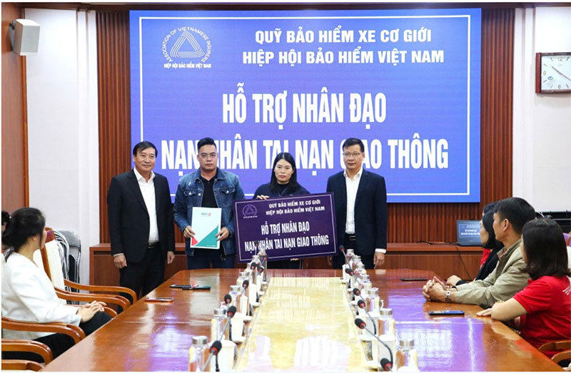 Hỗ trợ nhân đạo gia đình 2 nạn nhân tử vong do tai nạn giao thông tại Nghệ An -0