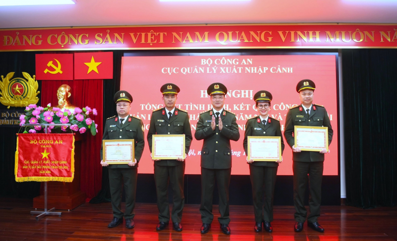 Phát huy vai trò quản lý nhà nước trong lĩnh vực xuất nhập cảnh -0