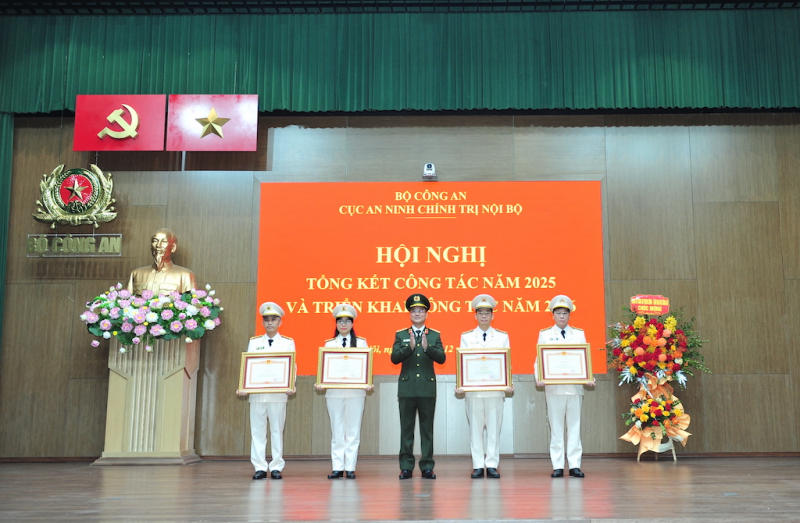 Xây dựng đội ngũ cán bộ “vừa hồng, vừa chuyên”, xứng tầm với sứ mệnh bảo vệ Đảng, bảo vệ chế độ -0