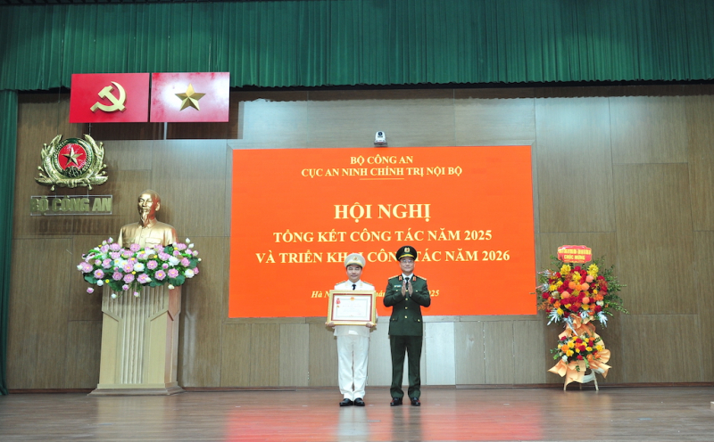 Xây dựng đội ngũ cán bộ “vừa hồng, vừa chuyên”, xứng tầm với sứ mệnh bảo vệ Đảng, bảo vệ chế độ -0