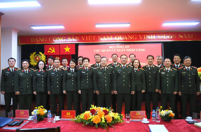 Phát huy vai trò quản lý nhà nước trong lĩnh vực xuất nhập cảnh -0