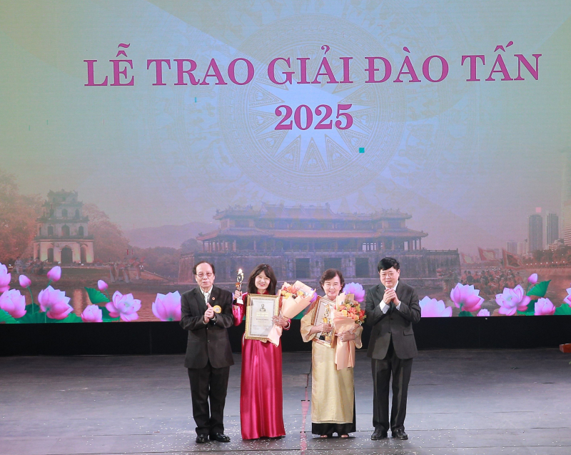 Giải thưởng Đào Tấn năm 2025 vinh danh nhà viết kịch Lê Duy Hạnh, Lưu Quang Hà -0