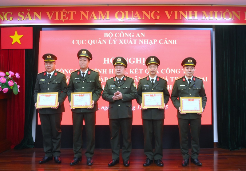 Phát huy vai trò quản lý nhà nước trong lĩnh vực xuất nhập cảnh -0