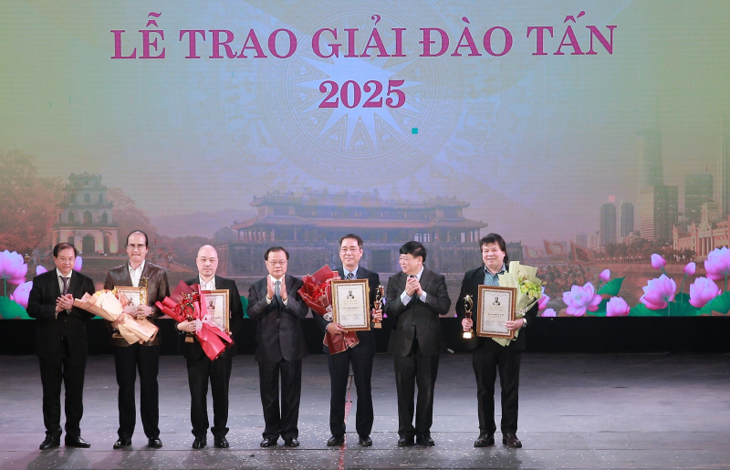 Giải thưởng Đào Tấn năm 2025 vinh danh nhà viết kịch Lê Duy Hạnh, Lưu Quang Hà -0