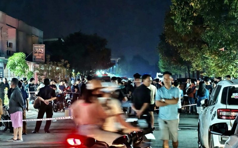 Tông xe máy vào đuôi xe tải sau khi sát hại bạn gái trước cửa phòng trọ -0