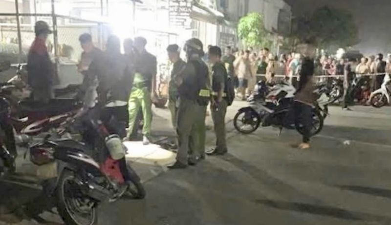 Tông xe máy vào đuôi xe tải sau khi sát hại bạn gái trước cửa phòng trọ -1