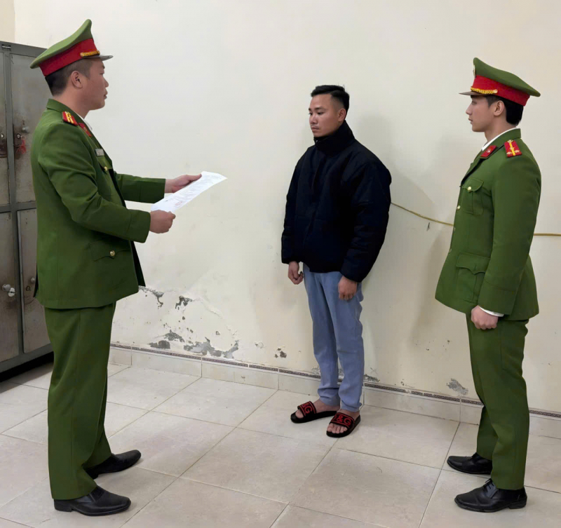 Tạm giam lái máy múc và chủ xe gây tai nạn cho cô gái -0