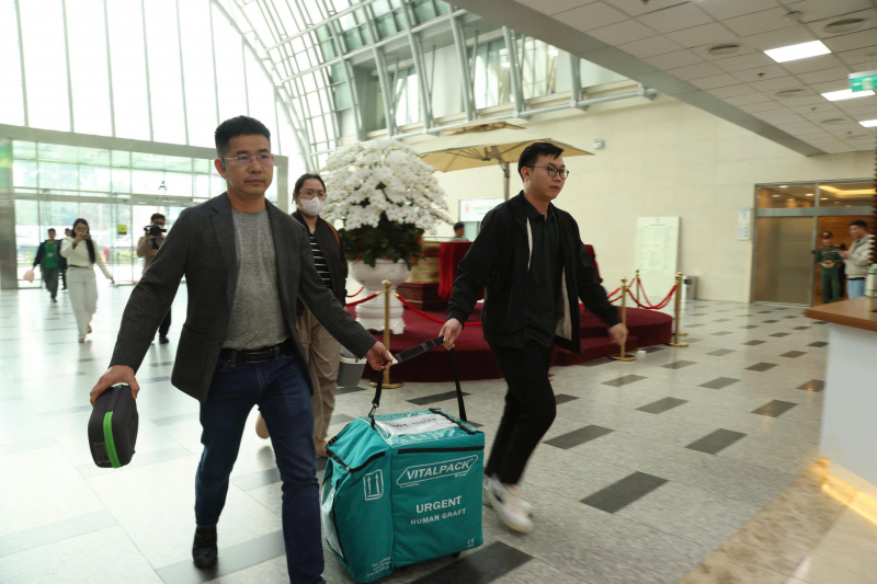 Nam bệnh nhân chết não hiến tạng cứu sống 8 người trong ngày cuối cùng của năm -0