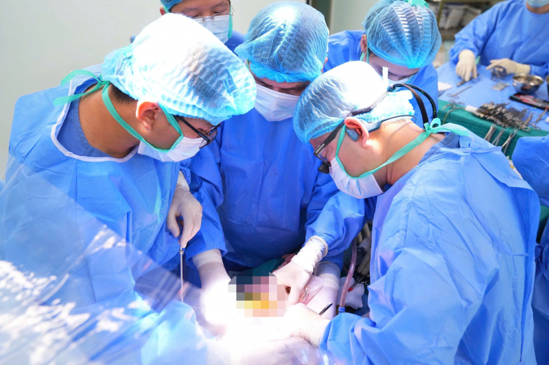 Nam bệnh nhân chết não hiến tạng cứu sống 8 người trong ngày cuối cùng của năm -0