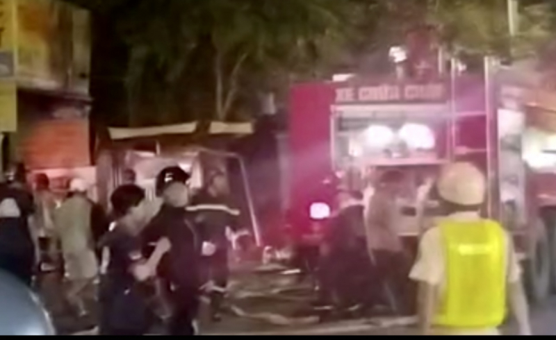 Cháy ki ốt bán nước giải khát trong đêm, 1 người tử vong -0