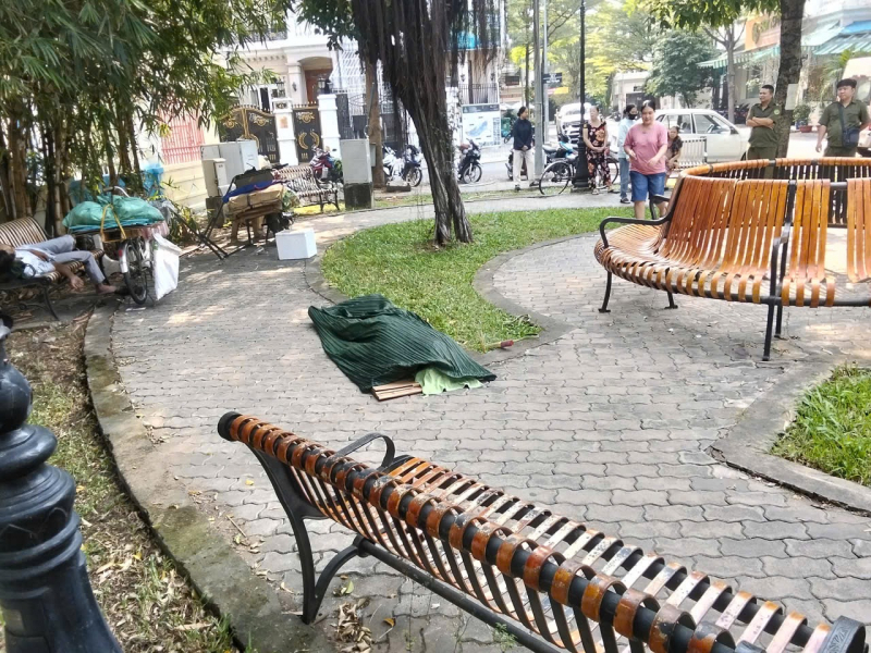 Truy tìm thân nhân nam thanh niên tử vong bất thường trong công viên  -0