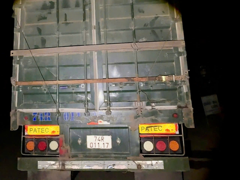 Kiểm tra tải trọng xe chở than từ Lào về Cảng Chân Mây, phát hiện tài xế dương tính ma túy -0