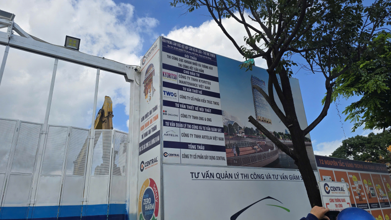 Gãy cần cẩu công trình xây dựng làm sập tường rào Bảo tàng Điêu khắc Chăm Đà Nẵng -1